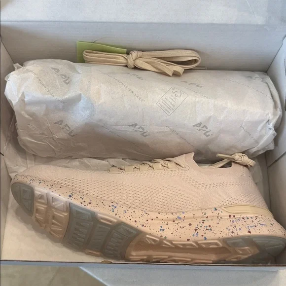 APL Women's Sneakers in Cream - Picture 7 of 8